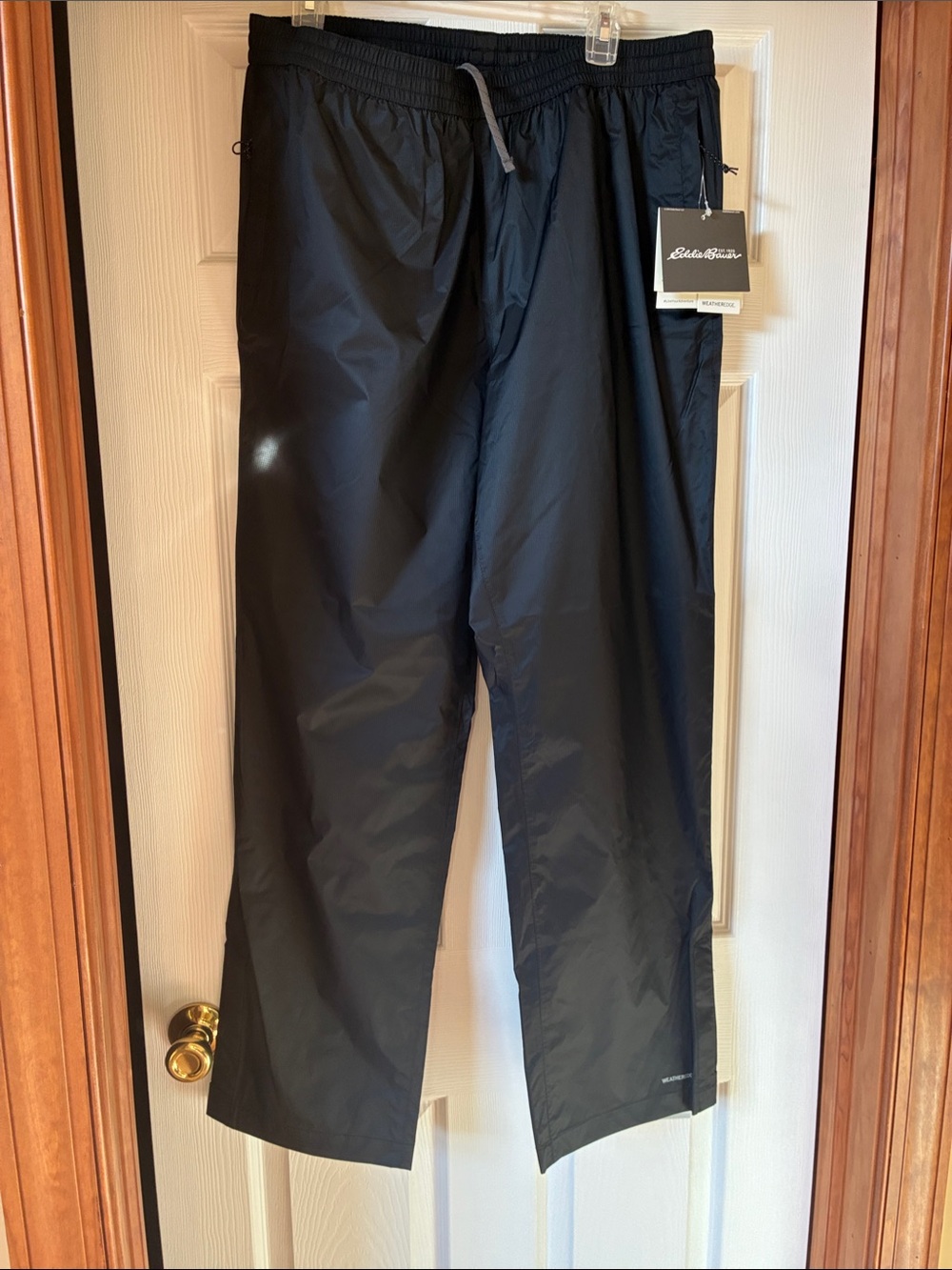 Women’s Eddie Bauer Black Lightweight Water-Resistant pants